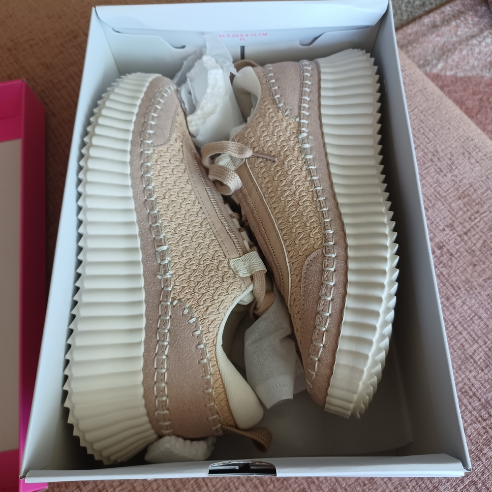 Elegant Beige Women's Sneakers